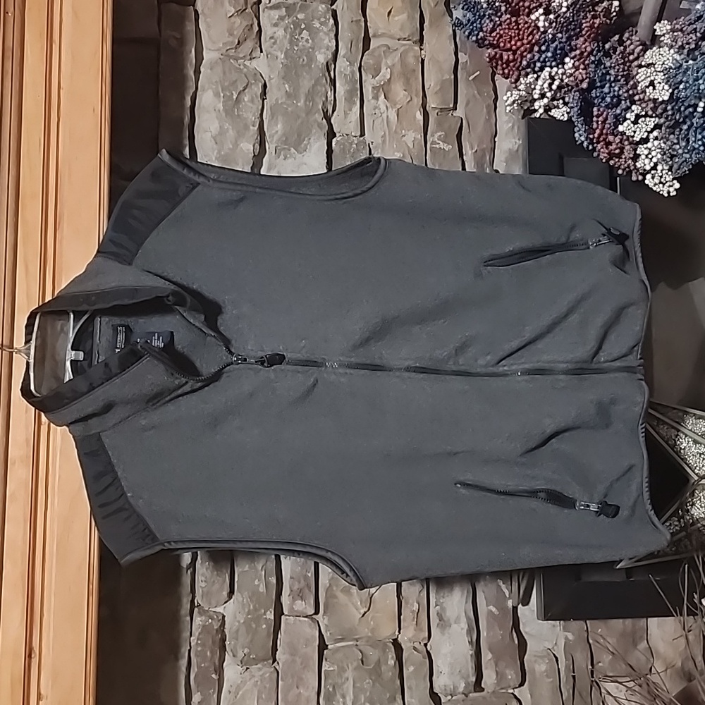 FLEECE VEST SZ L